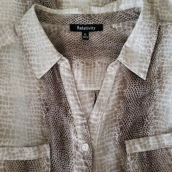 Relativity Blouse animal print brown, button up - Size XL - Picture 3 of 5